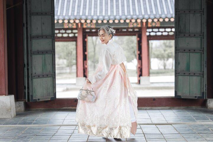 Hanbok Private Photo Tour at Gyeongbokgung Palace