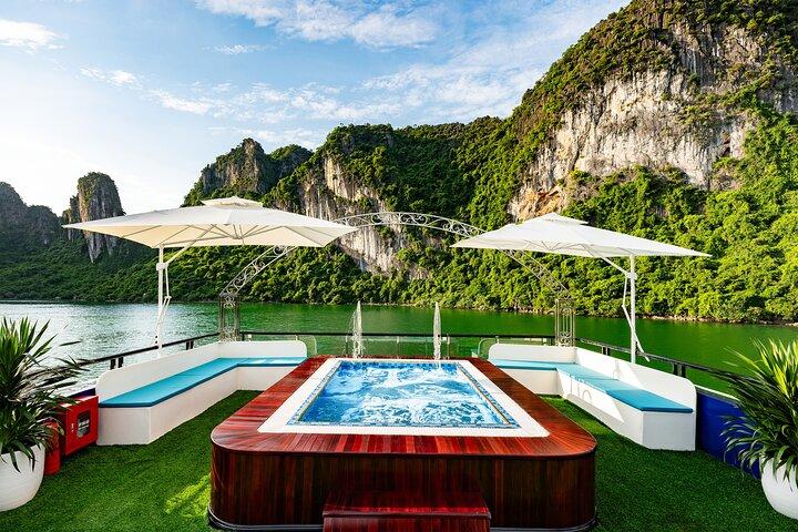Halong Bay 5 Star Day Trip: Transfer, Buffet, Kayak and Jacuzzi