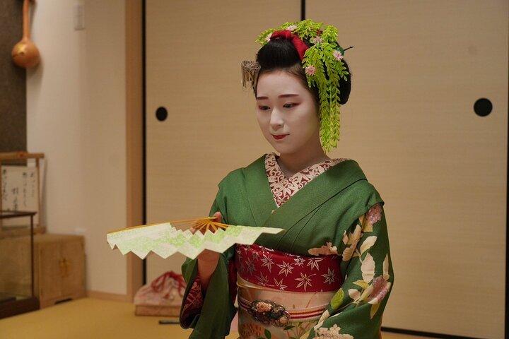 The Art of Geisha: Exclusive Show & Gion Walking Tour