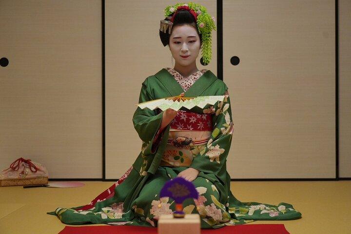The Art of Geisha: Exclusive Show & Gion Walking Tour
