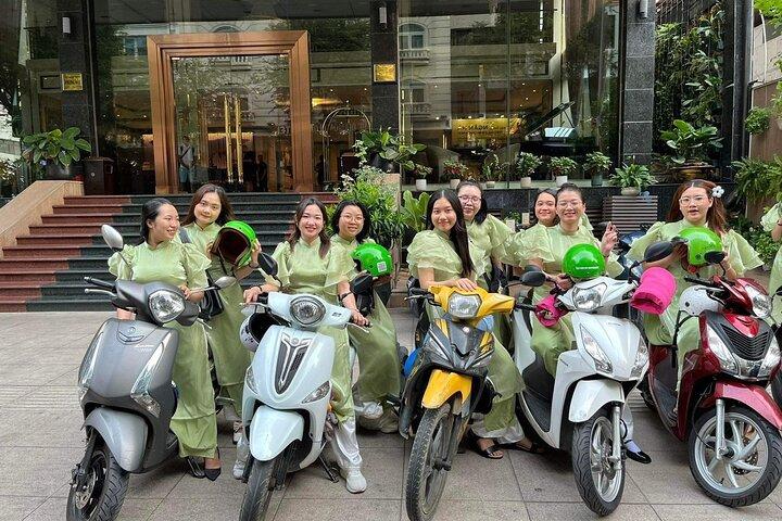 Saigon Night Sights & Local Food by Motorbike| Opt: Ao Dai Riders