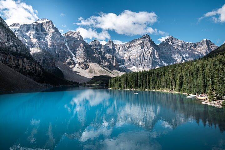 From Banff: Shuttle Service to Moraine Lake & Lake Louise