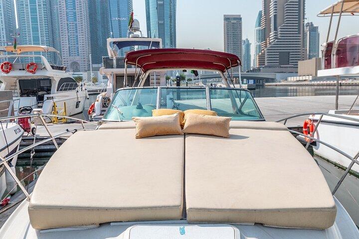 Private 33ft Luxury Boat Cruise In Dubai 8 PAX