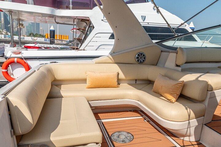 Private 33ft Luxury Boat Cruise In Dubai 8 PAX