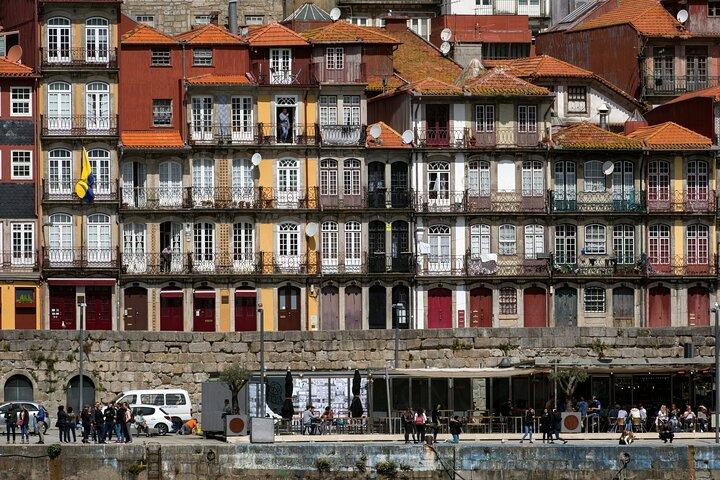 Porto "Old Town" Walking Tour with river cruise (Small-groups)