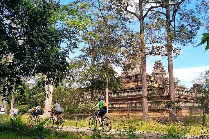 Angkor Sunrise Bike Tour - Breakfast & Lunch included