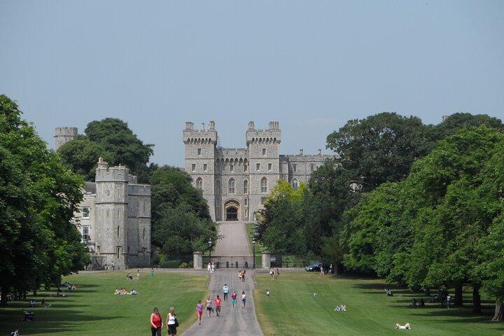 Windsor Castle Hampton Court Palace Private Tour with Admission