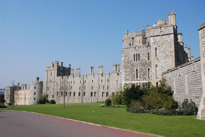 Windsor Castle Hampton Court Palace Private Tour with Admission