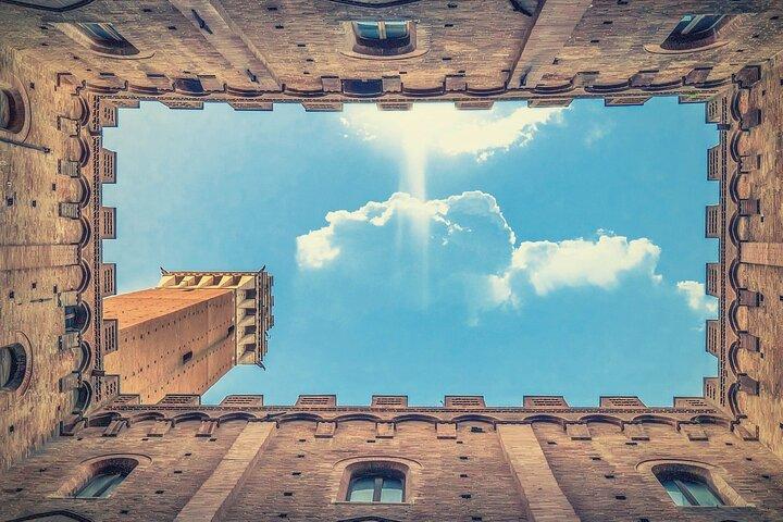 Siena Walking Tour with Audio and Written Guide by a local