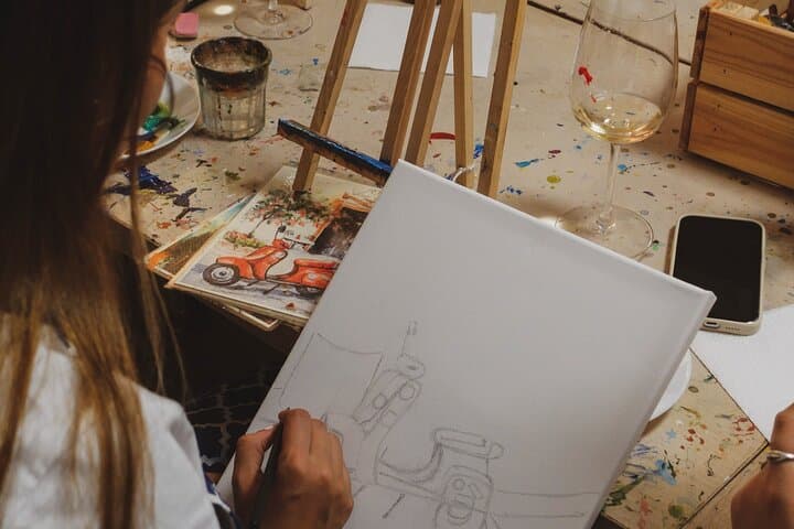 Italian Paint and Wine Experience Art Class in Rome with Pizza