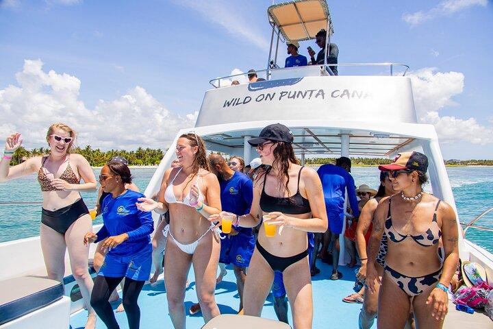 Half Day Catamaran Cruise Punta Cana, Snorkeling & Natural Pool