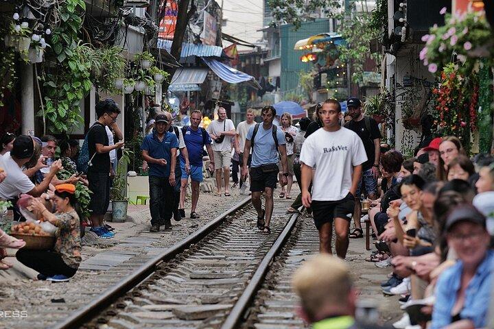 Private Tour: Hanoi City Full-Day Tour with Train Street