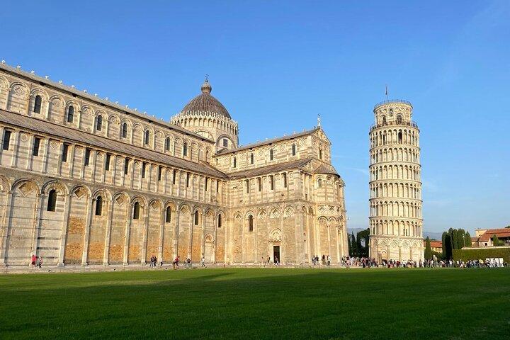 Tour from La Spezia to the Gulf of Poets and Pisa by bus and train