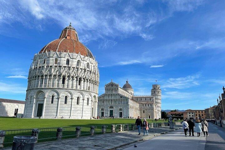 Tour from La Spezia to the Gulf of Poets and Pisa by bus and train