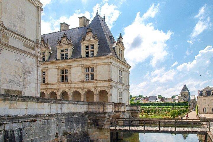 Loire Valley 3 Best Castles and Wine Tasting Private from Paris