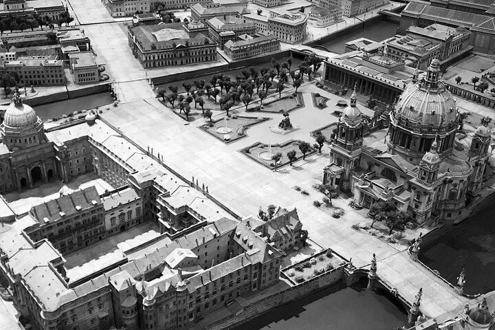 All-day Berlin Private Tour with Expert Guide