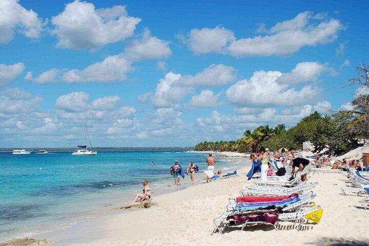 Snorkeling at Catalina Island & Altos de Chavón Full Day Tour