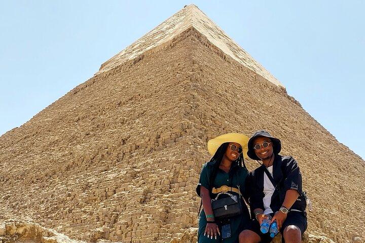 Private Tour: Giza Pyramids & Cairo Museum & Bazaar(All included)
