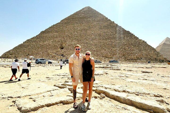 Private Tour: Giza Pyramids & Cairo Museum & Bazaar(All included)