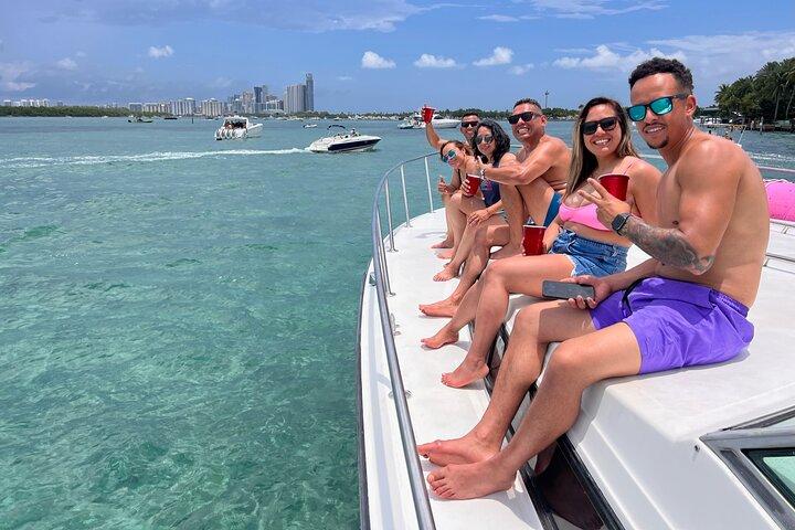 Miami Yacht Party – Discover Secret Spots w/ Captain & Drinks