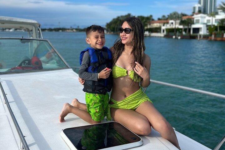 Miami Yacht Party – Discover Secret Spots w/ Captain & Drinks