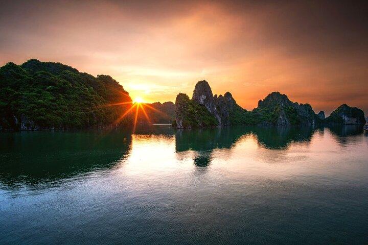 Bai Tu Long Bay 2 Days 1 Night Tour from Hanoi