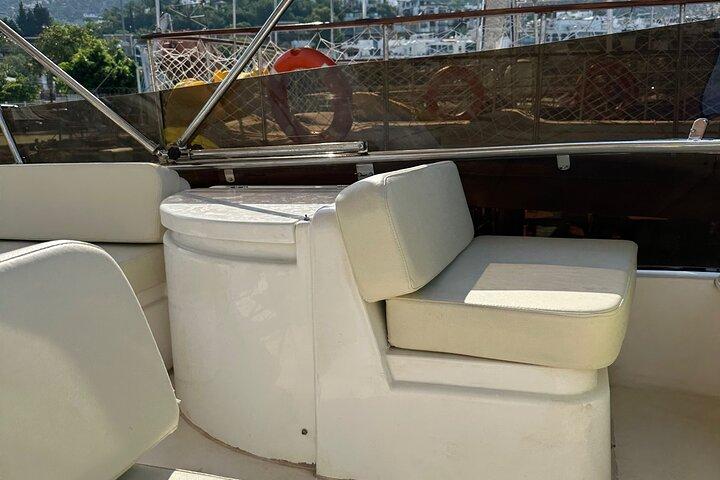 Private Motoryacht Cruise in Bodrum with Lunch