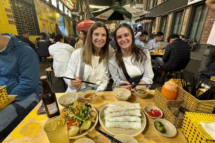 Hanoi: Old Quarter and French Quarter Walking Food Tour