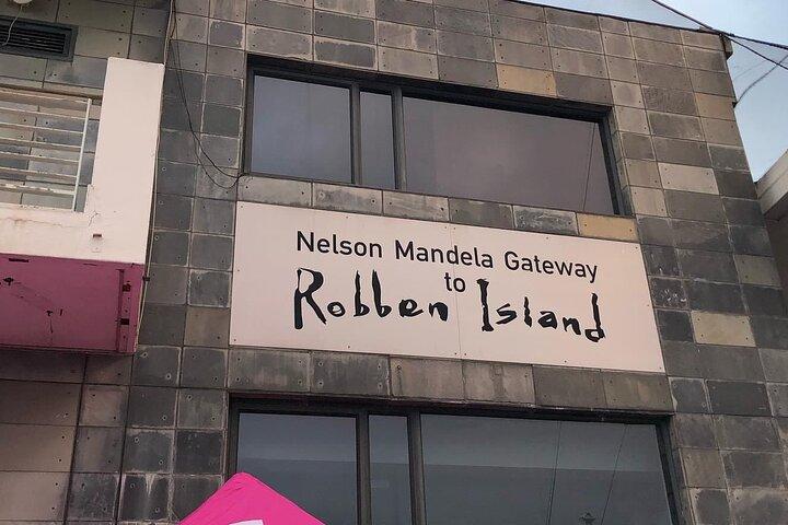 Robben Island, Kirstenbosch Gardens and Groot Constantia Tour