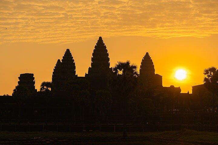 Angkor Wat Sunset Small Group Tour with Lunch