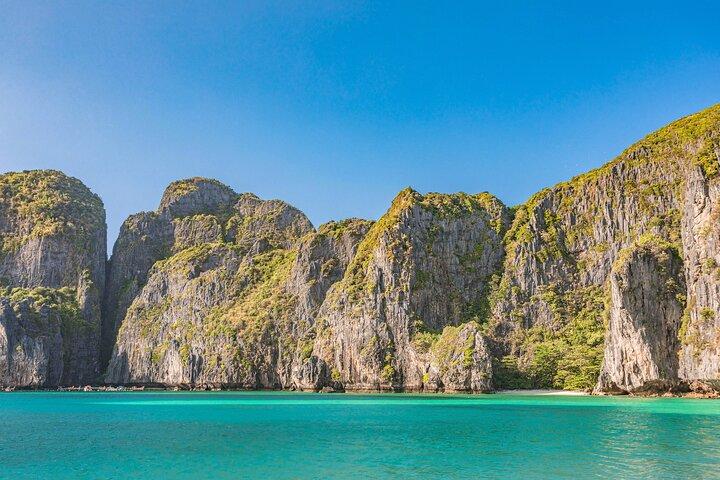 Phi Phi & Bamboo Island Full Day Tour by Premium Speed-Catamaran