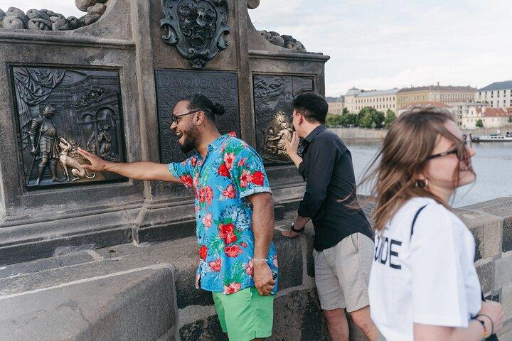 Charles Bridge: River Boat Cruise & Guided Walk ️with PragueWay