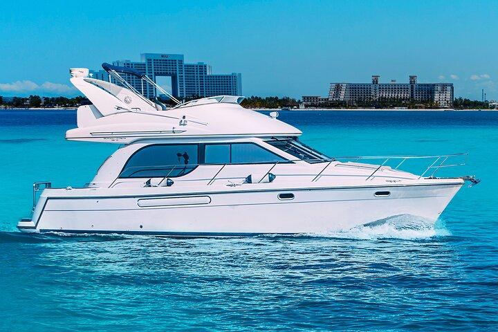 Yacht Meridian 40FT Best Private Rental in Cancun