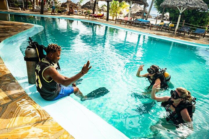 Zanzibar 1 Day Scuba Diving beginner course and Lunch