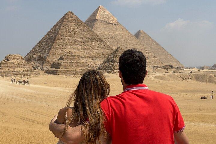 Full Day Tour to Giza Pyramids and Saqqara