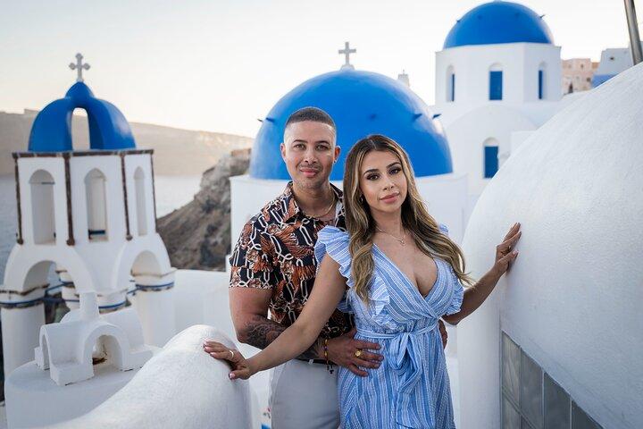Photoshoot in Santorini Oia (skip the line)