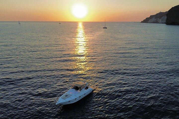 Private all included yacht Tour in Santorini