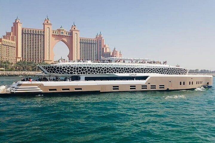 Dubai: Marina Lotus Yatch Dinner Cruise Intl Buffet