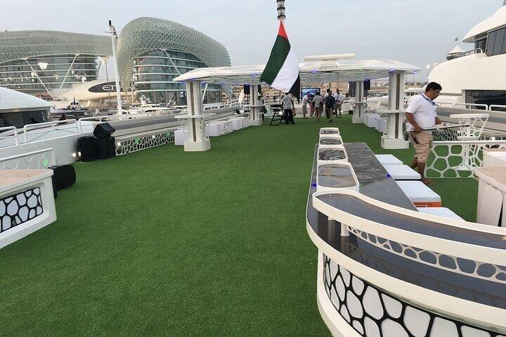 Dubai: Marina Lotus Yatch Dinner Cruise Intl Buffet