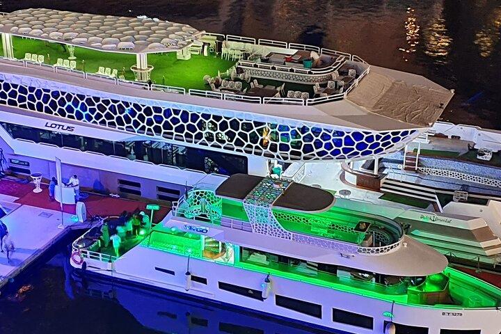 Dubai: Marina Lotus Yatch Dinner Cruise Intl Buffet