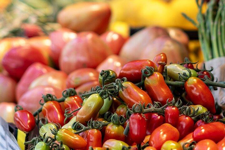 Chef Led Porto Market Tour and Portuguese Tapas Class with Wine