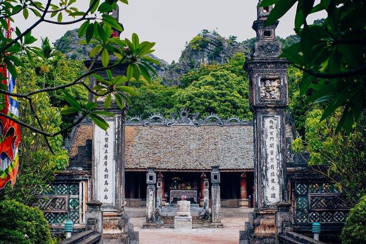 Private 1-Day Tour in Ninh Binh: Mua Caves, Trang An & Hoa Lu