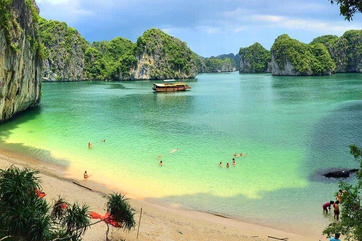 Hanoi: Cat Ba Island, Viet Hai Village, Lan Ba Bay 2 Days 1 Night