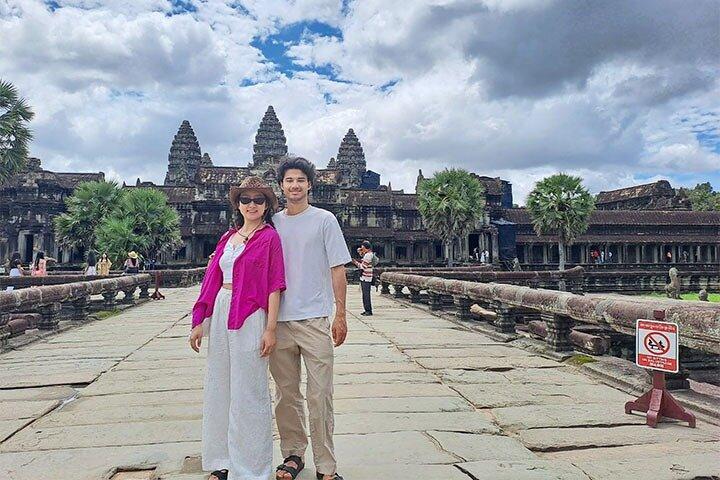 Angkor Wat Sunrise & 3 Main Temples with Breakfast