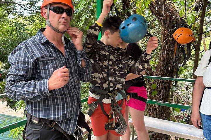 Roatan Zipline Adventure Sloths & Monkey chocolate Sample Tour