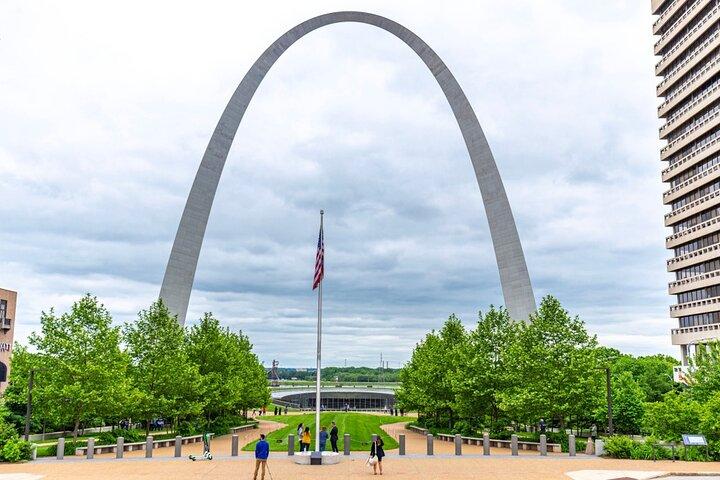 St Louis Arch Small Group Tour and Arch Entrance Ticket