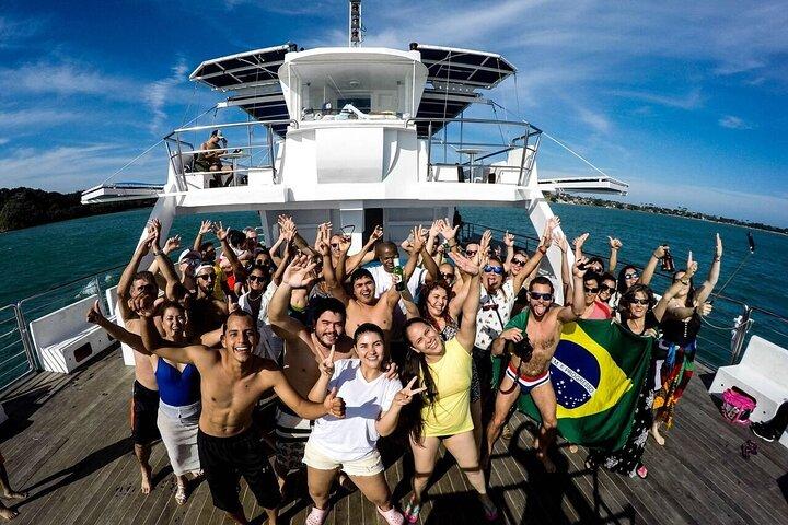 Full Day in Búzios with Catamaran Tour and Lunch