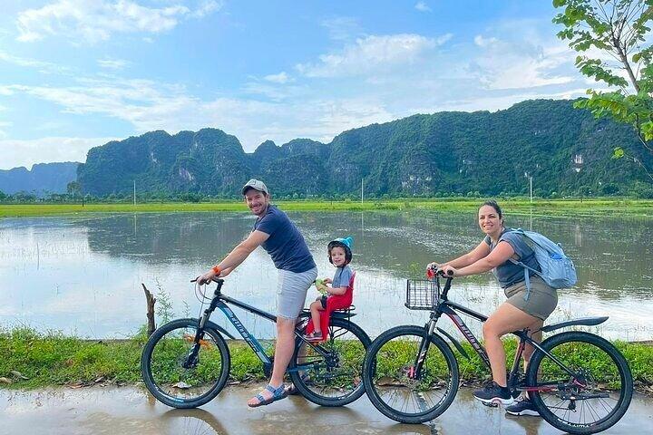 Private 1-Day Tour in Ninh Binh: Mua Caves, Trang An & Hoa Lu