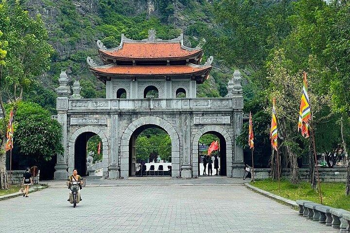 From Hanoi: Scenic Ninh Binh, Hoa Lu, Trang An with Buffet Lunch