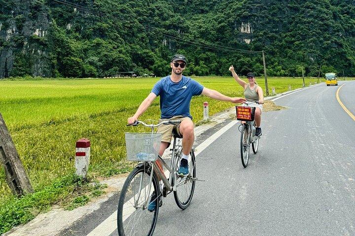 From Hanoi: Scenic Ninh Binh, Hoa Lu, Trang An with Buffet Lunch
